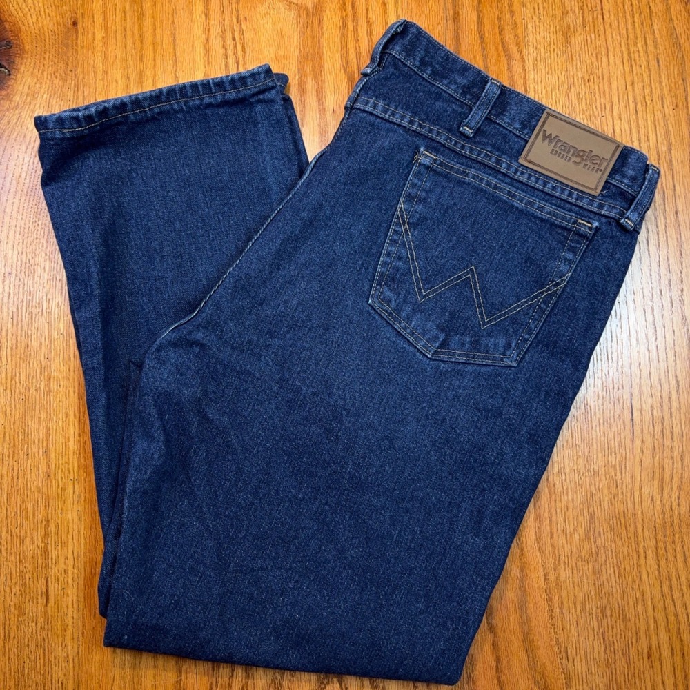 Wrangler Rugged Wear Jeans Mens 42x30 Dark Blue Relaxed Straight Leg Denim